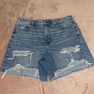 American Eagle distressed baggy mom short size 18